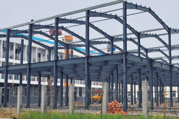 内蒙古钢结构厂家采取了一系列措施确保夏季安全生产
